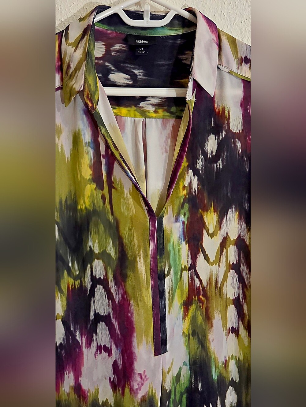 Women’s Multicolor V-Neck Printed Blouse (Sz. L) - Picture 5 of 6